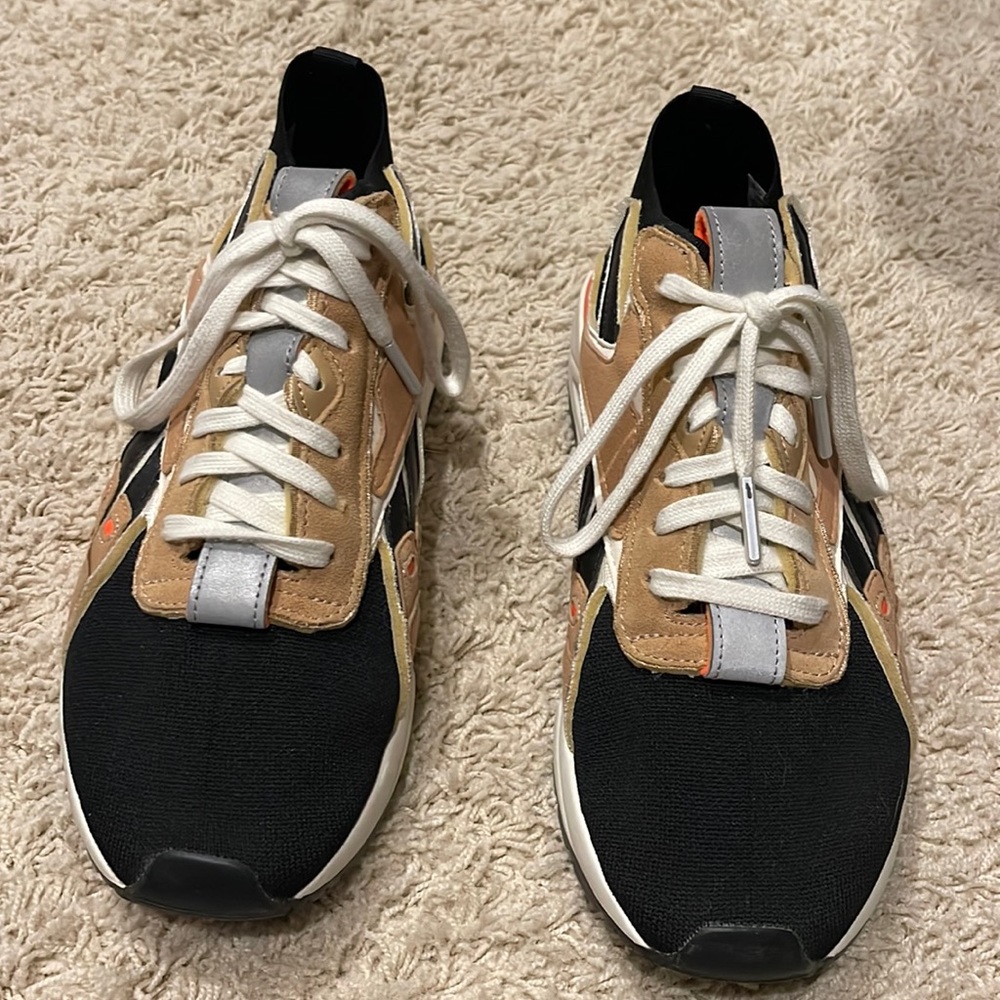 Reebok and Victoria Beckham collaboration. Size 7 1/2 this is a unisex size.